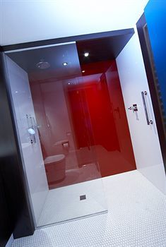 Village Manchester Hotel 4*