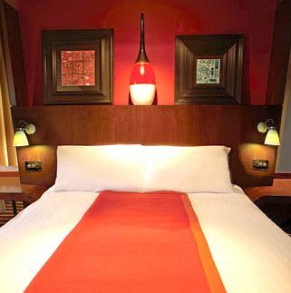 Village Manchester 4*