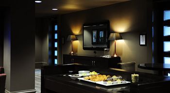 Village Manchester Hotel 4*