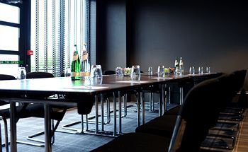Village Manchester 4*